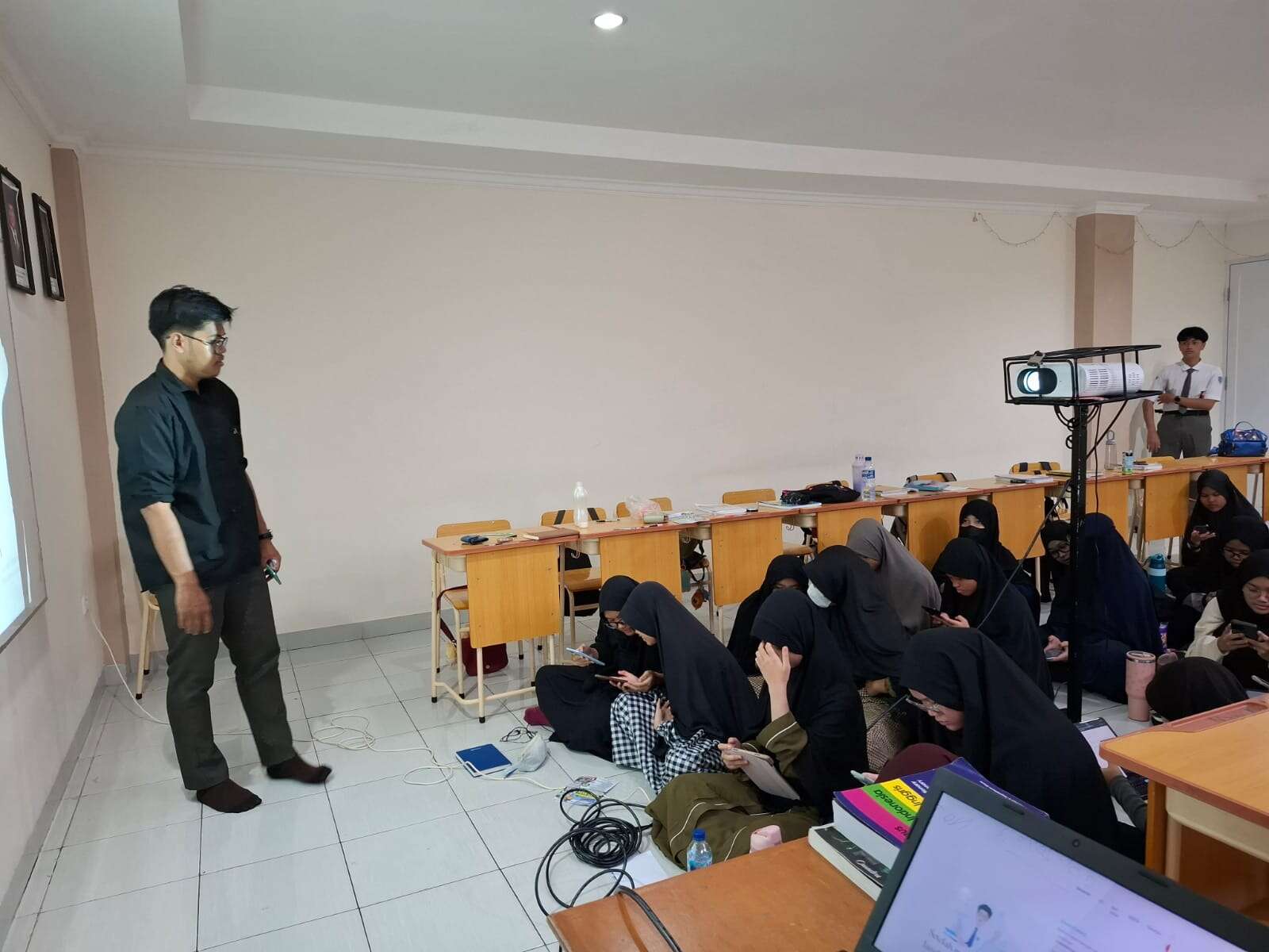 Kegiatan Try Out SMAI MUTIARA BARU Di SMPI AL HILAL Bekasi